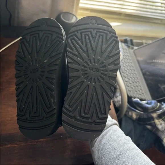 UGG Black Suede Boots KIDS - Picture 4 of 5